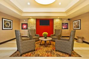 Holiday Inn Express & Suites Springfield, an IHG Hotel