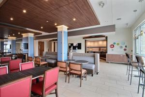 Gallery image of Holiday Inn Express & Suites Fond Du Lac, an IHG Hotel in Fond du Lac