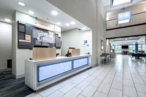 a lobby of a hospital with a large blue counter at Holiday Inn Express Hotel & Suites Jasper, an IHG Hotel in Jasper