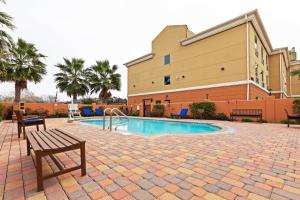 The swimming pool at or close to Holiday Inn Express & Suites, Corpus Christi NW, Calallen, an IHG Hotel