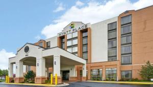 a rendering of the front of the hotel building at Hyatt Place Kansas City/Overland Park/Metcalf in Overland Park