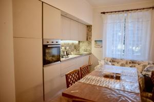 Kuchyň nebo kuchyňský kout v ubytování BREZZA MARINA + 55 fotografií