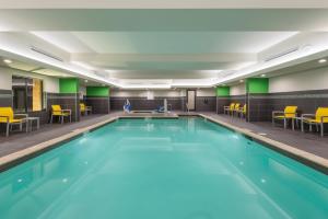 Bazen u ili blizu objekta Holiday Inn Express and Suites Norman, an IHG Hotel