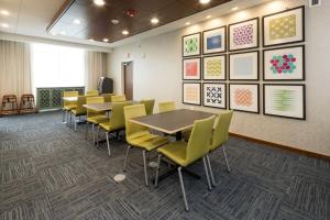 a conference room with a table and chairs at Holiday Inn Express & Suites - Auburn by IHG in Auburn +30 photos