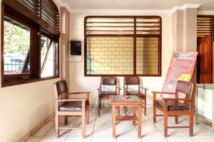 a group of chairs and a table in a room at Hotel Bungurasih Syariah in Bungurasih