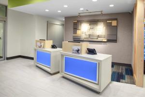 Vstupní hala nebo recepce v ubytování Holiday Inn Express & Suites - Houston NW - Cypress Grand Pky by IHG