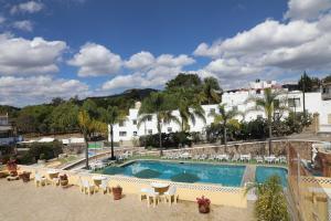 a resort with a swimming pool and a building at Belisana in Ixtapan de la Sal