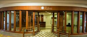 una hall di un edificio con un cartello sopra di The Rubis a Kottakkal