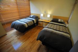 A bed or beds in a room at Ridgetop Retreats - Deep Creek Conservation Park
