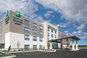 an image of a hotel with the front of the building at Holiday Inn Express & Suites - Elkhorn - Lake Geneva Area by IHG in Elkhorn