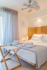 Posteľ alebo postele v izbe v ubytovaní Marina View Sea Front Apartment