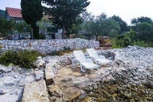 Ein Garten an der Unterkunft Kuća za odmor obitelji Pedišić