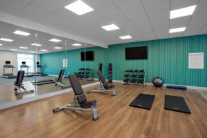 Fitness centrum a/nebo fitness zařízení v ubytování Holiday Inn Express & Suites Lubbock Central - Univ Area by IHG
