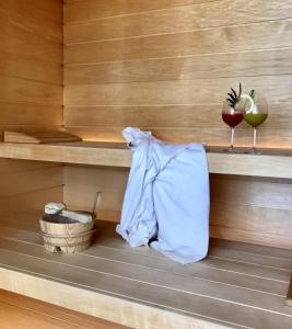a towel sitting on a shelf in a sauna at BnB Borgo le Vigne - La Vinaccia in Tignale