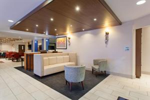 Gallery image of Holiday Inn Express & Suites Oakland - Airport, an IHG Hotel in Oakland