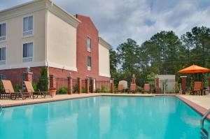 Holiday Inn Express Hotel and Suites Natchitoches, an IHG Hotel 내부 또는 인근 수영장