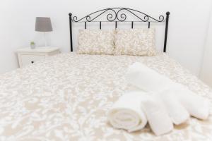 A bed or beds in a room at REFINO 11