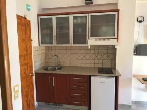 A kitchen or kitchenette at NEFELI apartments Még 18 kép