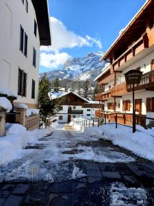 Gallery image of luminoso ed accogliente, centralissimo appartamento indipendente in Cortina dʼAmpezzo +27 photos