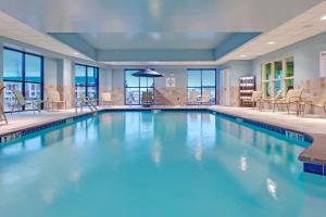 Majoituspaikassa Holiday Inn Express & Suites Covington, an IHG Hotel tai sen lähellä sijaitseva uima-allas