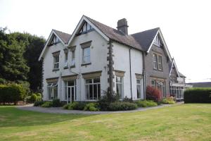 a large white house with a large yard at Peak District Apartment in Alsop en le Dale