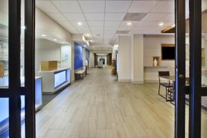 an empty hallway in a hospital with a hallway at Holiday Inn Express Hotel & Suites Manchester Conference Center by IHG in Manchester