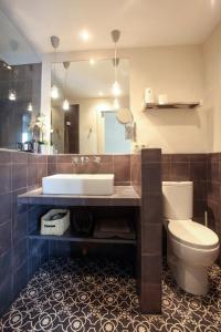 Koupelna v ubytování Apartamentos Caravane