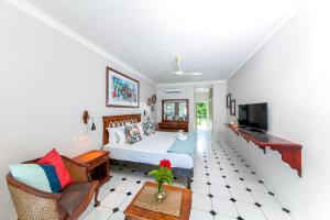 Televisyen dan/atau pusat hiburan di Palm Beach Hotel
