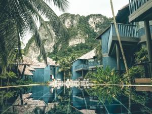Bazén v ubytování Peace Laguna Resort & Spa - SHA Extra Plus nebo v jeho okolí