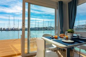 a dining room with a view of the water at AQUA RESORT GIULIANOVA - Houseboat Experience in Giulianova