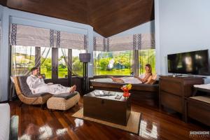TV a/nebo společenská místnost v ubytování Peace Laguna Resort & Spa - SHA Extra Plus