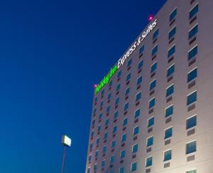 Foto da galeria de Holiday Inn Express & Suites Monterrey Aeropuerto, an IHG Hotel em Monterrey