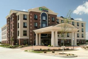 Holiday Inn Express & Suites Marion Northeast, an IHG Hotel في ماريون: واجهة الفندق