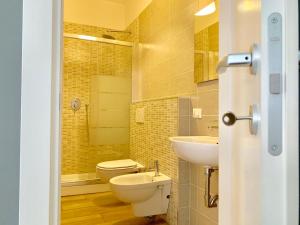 A bathroom at Appartamento in centro storico - via Mascarella - Università