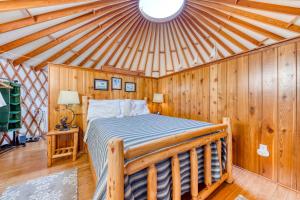 Легло или легла в стая в Yurt on the Bay