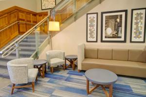 Posezení v ubytování Holiday Inn Express Hotel & Suites Mankato East by IHG