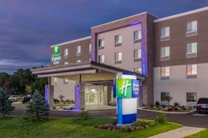 a rendering of the front of a hotel at Holiday Inn Express & Suites - Elkhart North, an IHG Hotel in Elkhart
