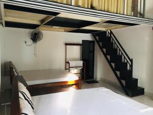 Uma ou mais camas em beliche em um quarto em Chanuka Family Resort