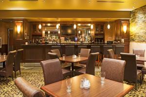 Restorāns vai citas vietas, kur ieturēt maltīti, naktsmītnē Holiday Inn Hotel & Suites-West Edmonton, an IHG Hotel