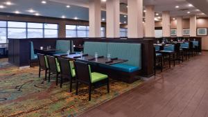 Restoran atau tempat makan lain di Holiday Inn Hotel & Suites Edmonton Airport Conference Centre, an IHG Hotel