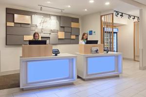 Lobbyen eller receptionen på Holiday Inn Express & Suites - Moses Lake, an IHG Hotel