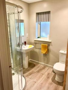 Waterside Lodges Cambridge tesisinde bir banyo