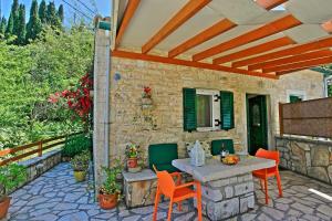 Gallery image of Korinas Cottage: Stone cottage close to the beach in Agní