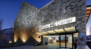 Budova, kde se aparthotel nachází + 27 fotografií