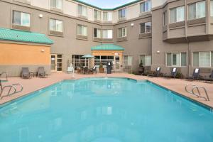a large pool in front of a hotel at HOLIDAY INN EXPRESS & SUITES ELK GROVE CENTRAL - HWY 99 by IHG in Elk Grove