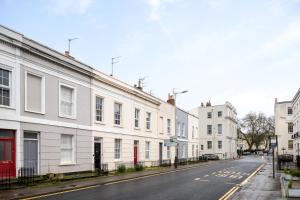 Gallery image of St George's Place - Fab Cheltenham Town House in Cheltenham