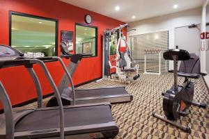 Fitnes centar i/ili fitnes sadržaji u objektu Holiday Inn Express Ogden, an IHG Hotel