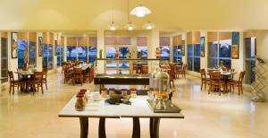 Restoranas ar kita vieta pavalgyti apgyvendinimo įstaigoje Masira Island Resort