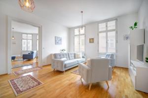 TV a/nebo společenská místnost v ubytování Bishop Apartments