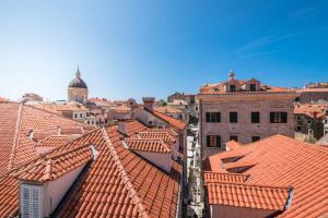 Nespecifikovaný výhled na destinaci Dubrovník nebo výhled na město při pohledu z apartmánu